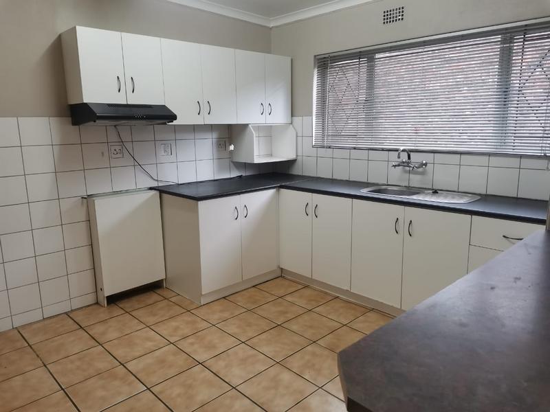 To Let 2 Bedroom Property for Rent in Zeekoevlei Western Cape